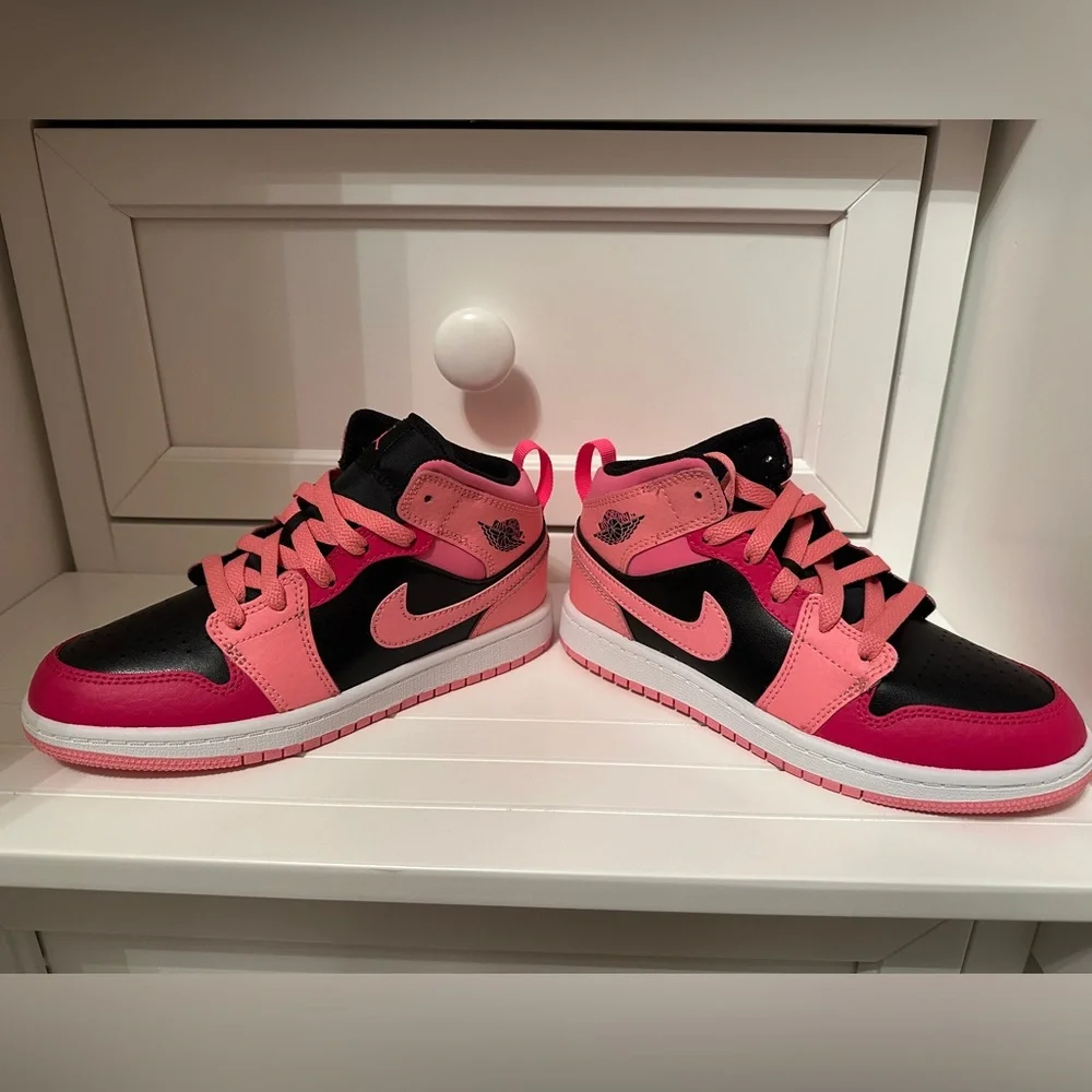 New, Jordan 1 Mid PS Coral Chalk/ Pinksicle 1Y - Picture 5 of 7